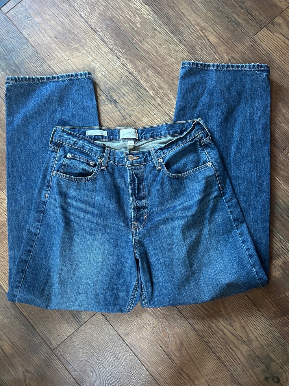 Universal Thread Women's Mid Rise Baggy Relaxed Jeans in Blue Wash